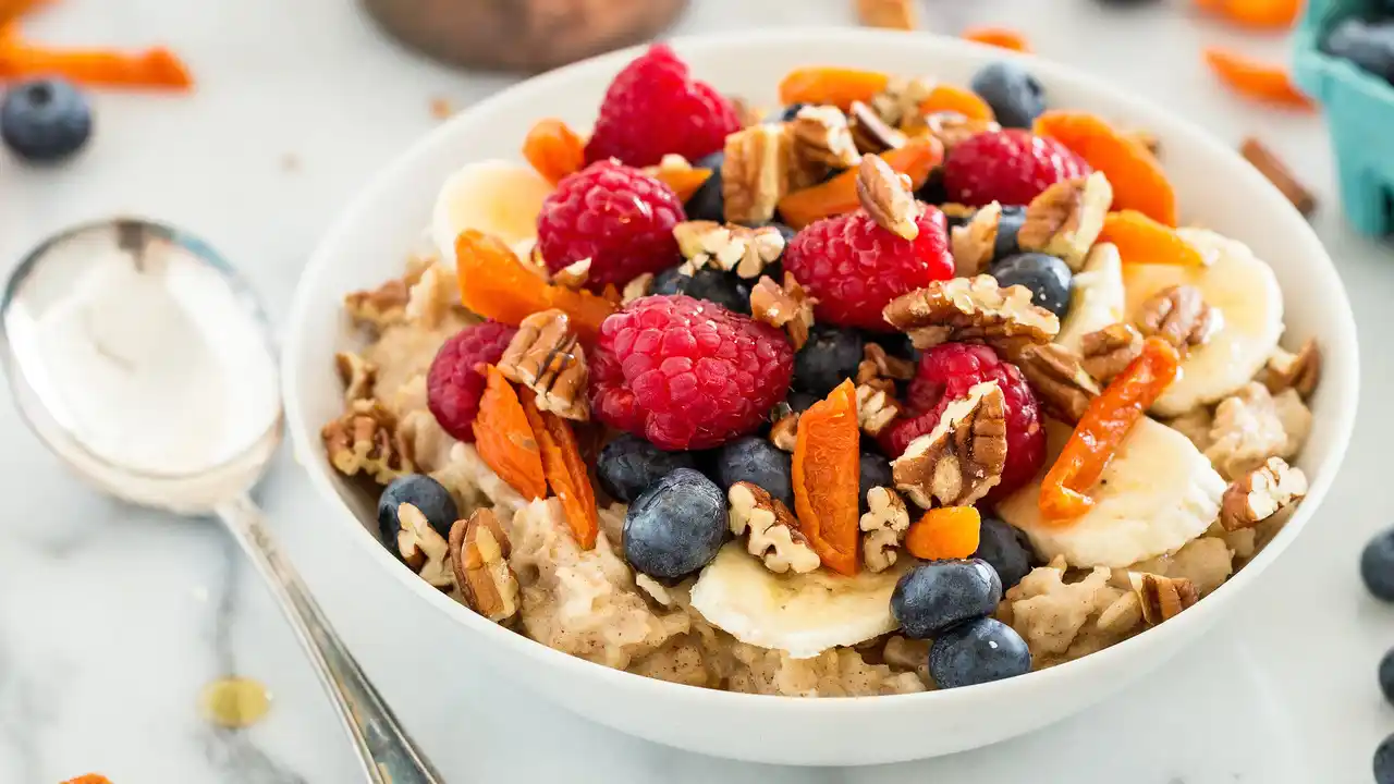 Oatmeal with Fruits and Nuts